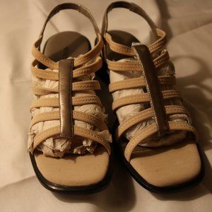 Aerosoles Fabin Cruiser stretchy sandals with 1 inch heel gently worn 7.5